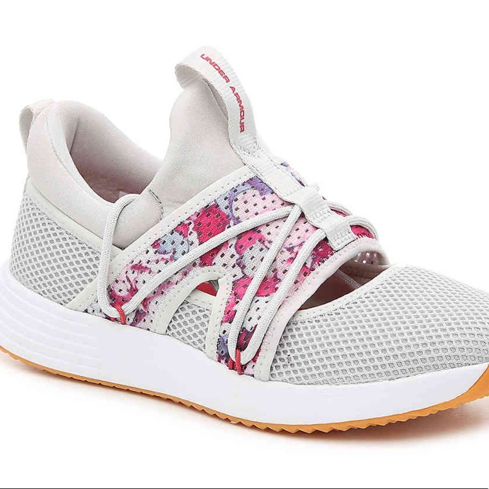 Under Armour women’s sneakers new in box size 5.5